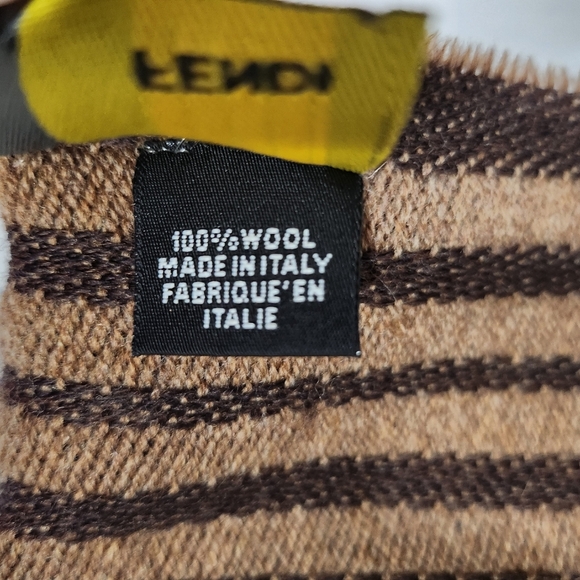 Fendi 💯 Authentic / wool 15 by 70 inches made in Italy - Picture 7 of 11